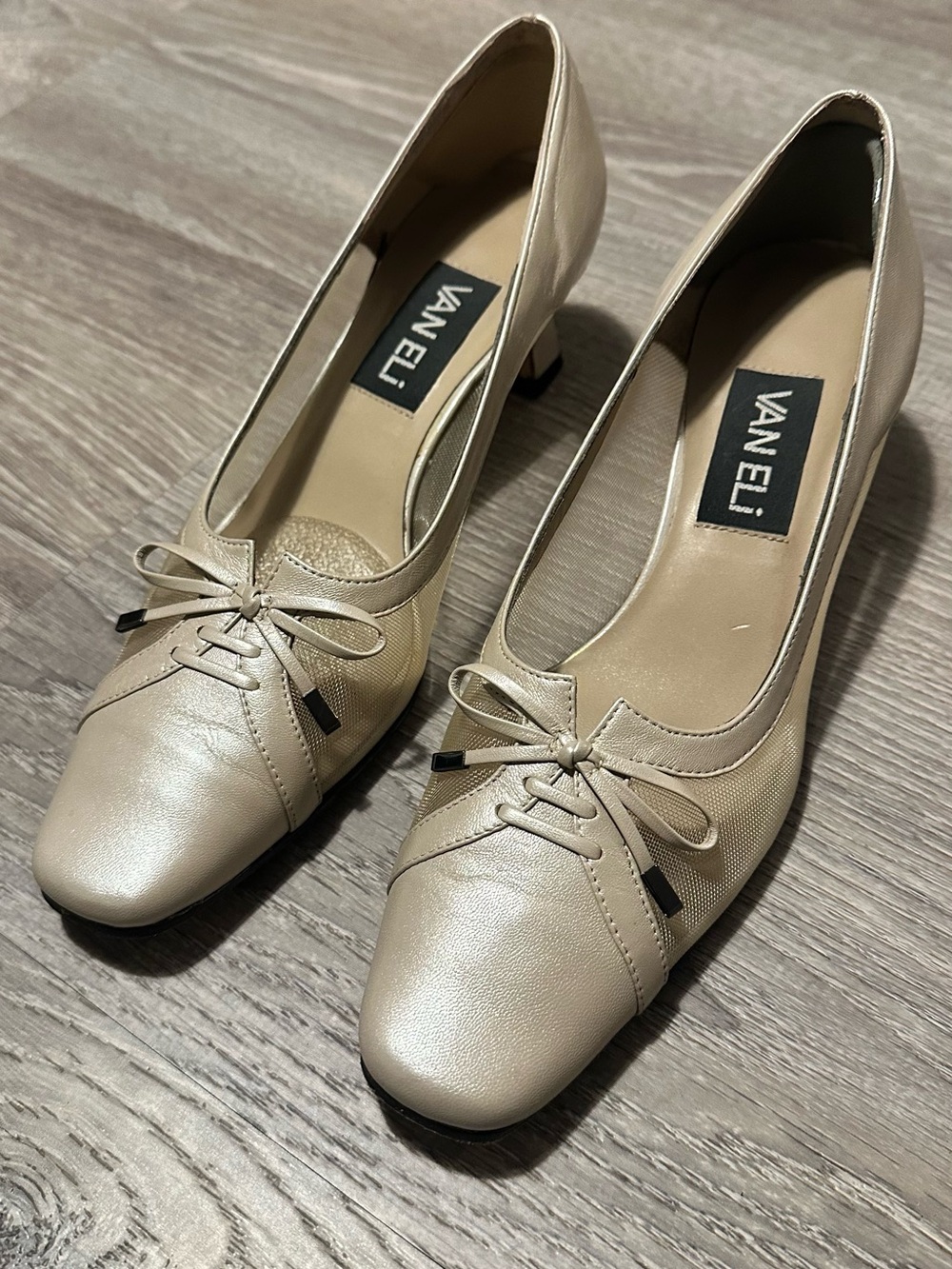 Van Eli Neutral Beige Bow-Accent Low Heel Pumps